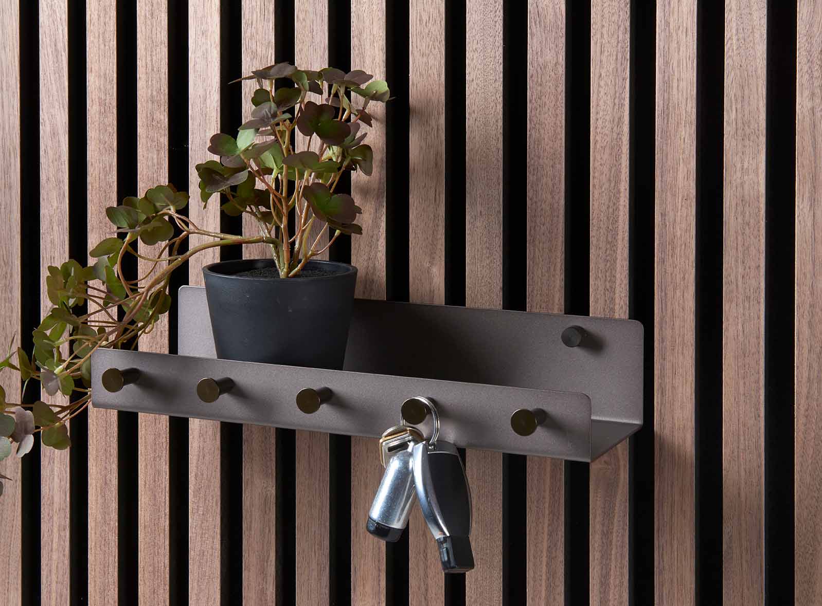 Multi-shelf-med-storage-brown-miljoe-billede-low-res Accessory – Billedeophæng